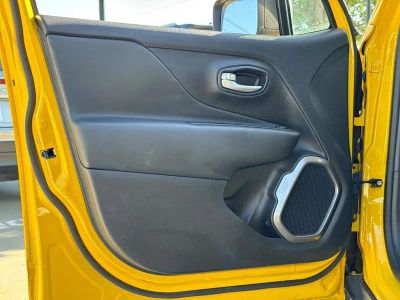 2023 Jeep Renegade - Photo 12