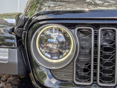 2026 Jeep Gladiator — photo 8 view