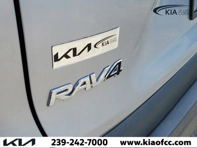 2021 Toyota RAV4 — photo 11 view