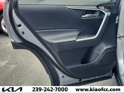 2021 Toyota RAV4 — photo 17 view
