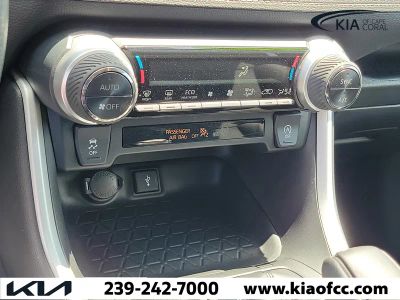 2021 Toyota RAV4 — photo 32 view