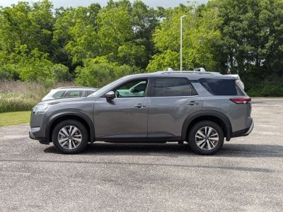 2024 Nissan Pathfinder — side profile view