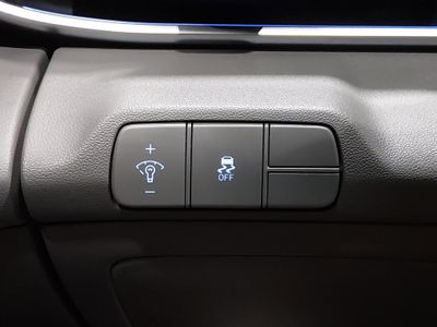 2025 Hyundai Elantra — photo 13 view