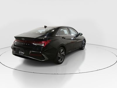2025 Hyundai Elantra — photo 7 view