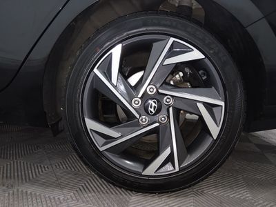 2025 Hyundai Elantra — photo 10 view