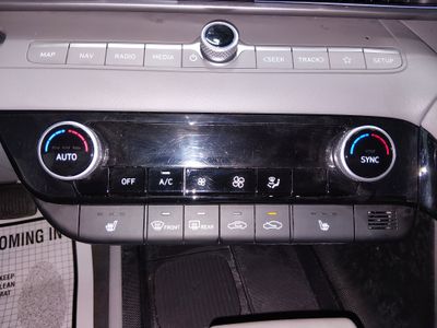 2025 Hyundai Elantra — photo 19 view