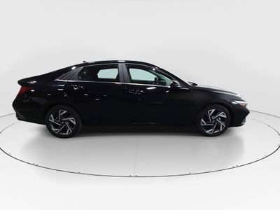 2025 Hyundai Elantra — photo 8 view