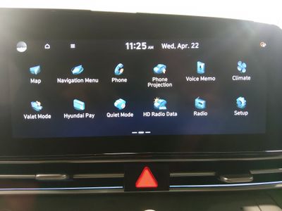 2025 Hyundai Elantra — photo 17 view