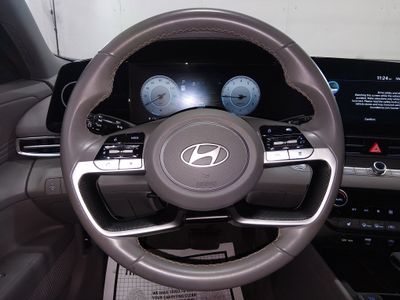 2025 Hyundai Elantra — photo 12 view