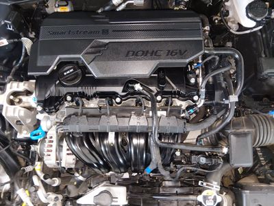 2025 Hyundai Elantra — photo 9 view