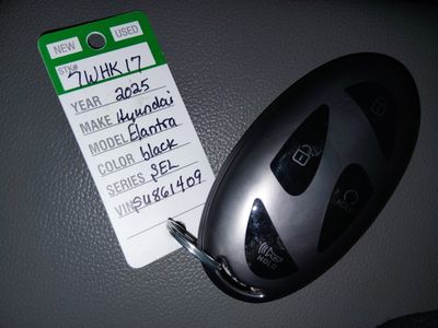 2025 Hyundai Elantra — photo 15 view