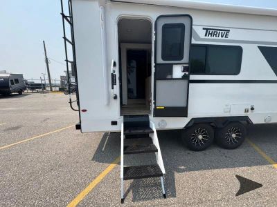2026 Winnebago Thrive - Photo 17