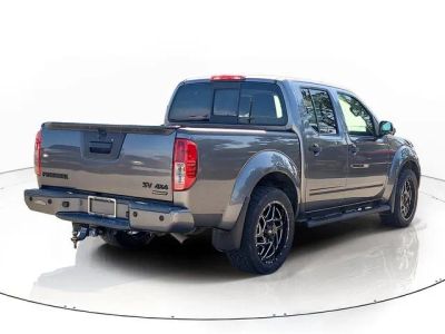 2021 Nissan Frontier — detail view