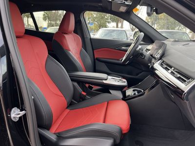 2026 Pre-Owned 2025 BMW X2 xDrive28i - Photo 32