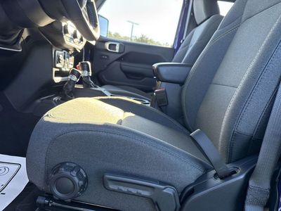 2026 Jeep Gladiator — photo 11 view
