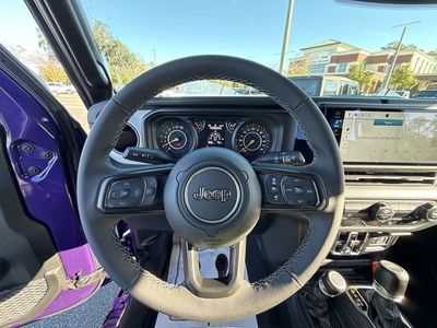2026 Jeep Gladiator — photo 13 view