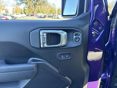 2026 Jeep Gladiator — photo 12 view