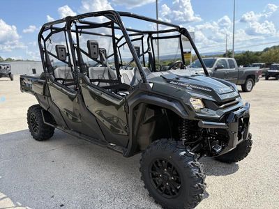 2025 Honda Pioneer 1000-6 Deluxe Crew - Photo 2
