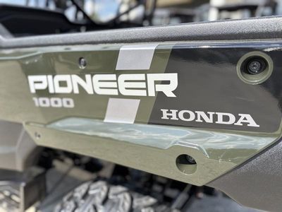 2025 Honda Pioneer 1000-6 Deluxe Crew - Photo 6