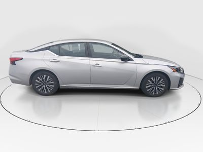 2024 Nissan Altima — photo 8 view