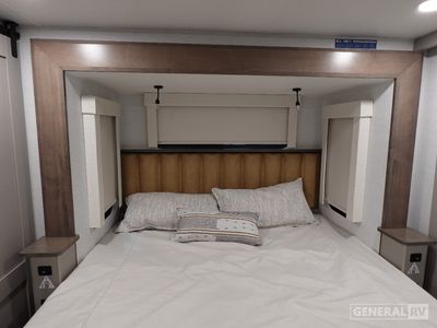 2025 Alliance RV Paradigm — photo 9 view