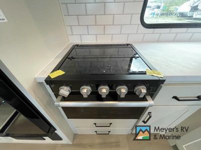 2026 Grand Design Momentum G-Class — photo 9 view