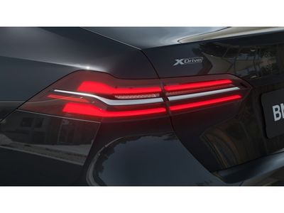 2026 BMW 5 Series — photo 8 view