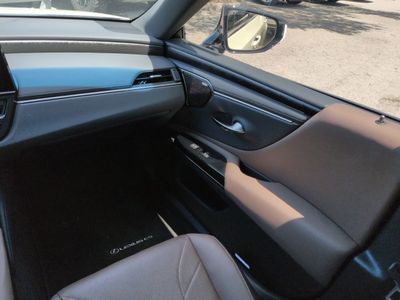2023 Lexus ES - Photo 17