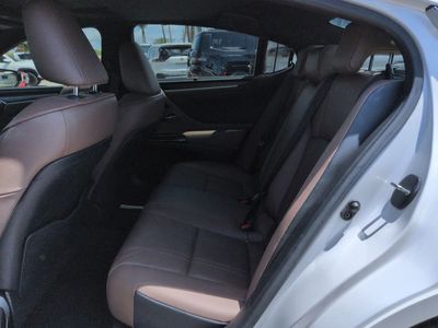 2023 Lexus ES - Photo 14