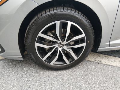 2025 Volkswagen Jetta - Photo 9