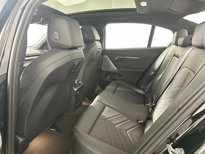 2026 BMW i5 - Photo 18