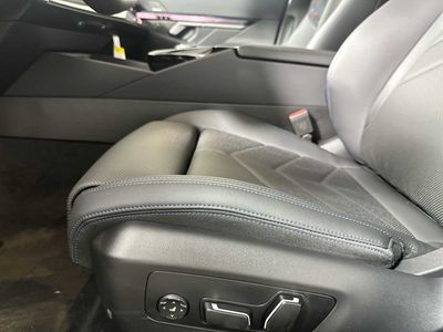2026 BMW i5 - Photo 12