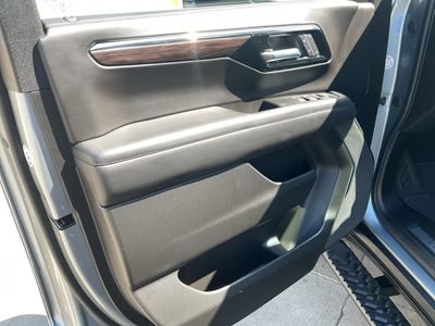 2025 Chevrolet Suburban - Photo 20
