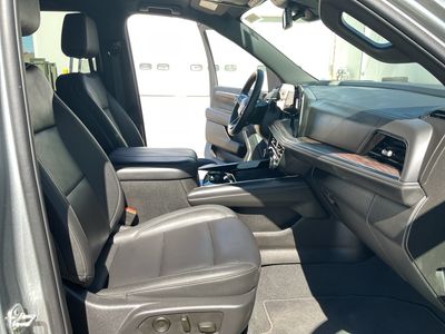 2025 Chevrolet Suburban - Photo 15
