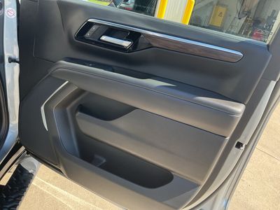2025 Chevrolet Suburban - Photo 21