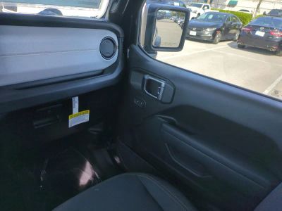 2026 Jeep Wrangler — photo 17 view