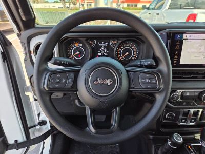 2026 Jeep Wrangler — photo 17 view