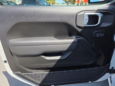 2026 Jeep Wrangler — photo 15 view