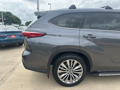 2022 Toyota Highlander - Photo 9