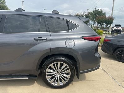 2022 Toyota Highlander - Photo 7