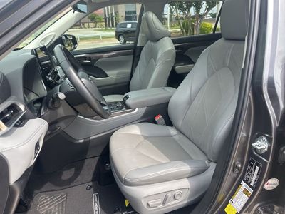 2022 Toyota Highlander - Photo 5