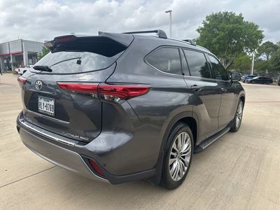 2022 Toyota Highlander - Photo 10
