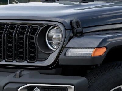 2026 Jeep Gladiator — photo 10 view