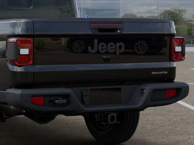 2026 Jeep Gladiator — photo 13 view
