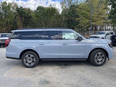 2025 Ford Expedition - Photo 2