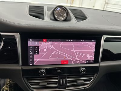 2022 Porsche Macan - Photo 14