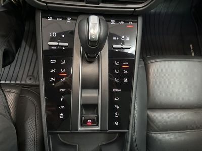 2022 Porsche Macan - Photo 18