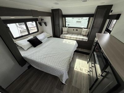 2026 Venture RV SPORTTREK — photo 13 view