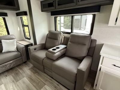 2026 Venture RV SPORTTREK — photo 10 view