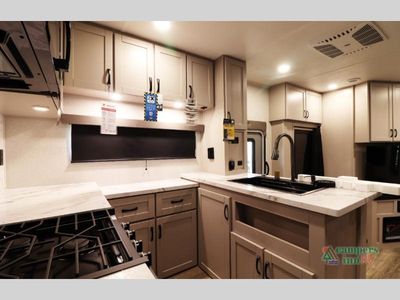 2026 Jayco Seismic - Photo 32